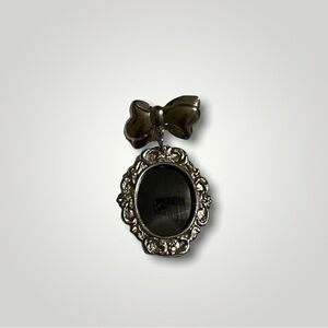🫶🏻 Vintage La Vie Portrait Brooch